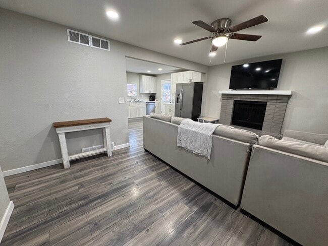 Building Photo - 1216 Richards Ave