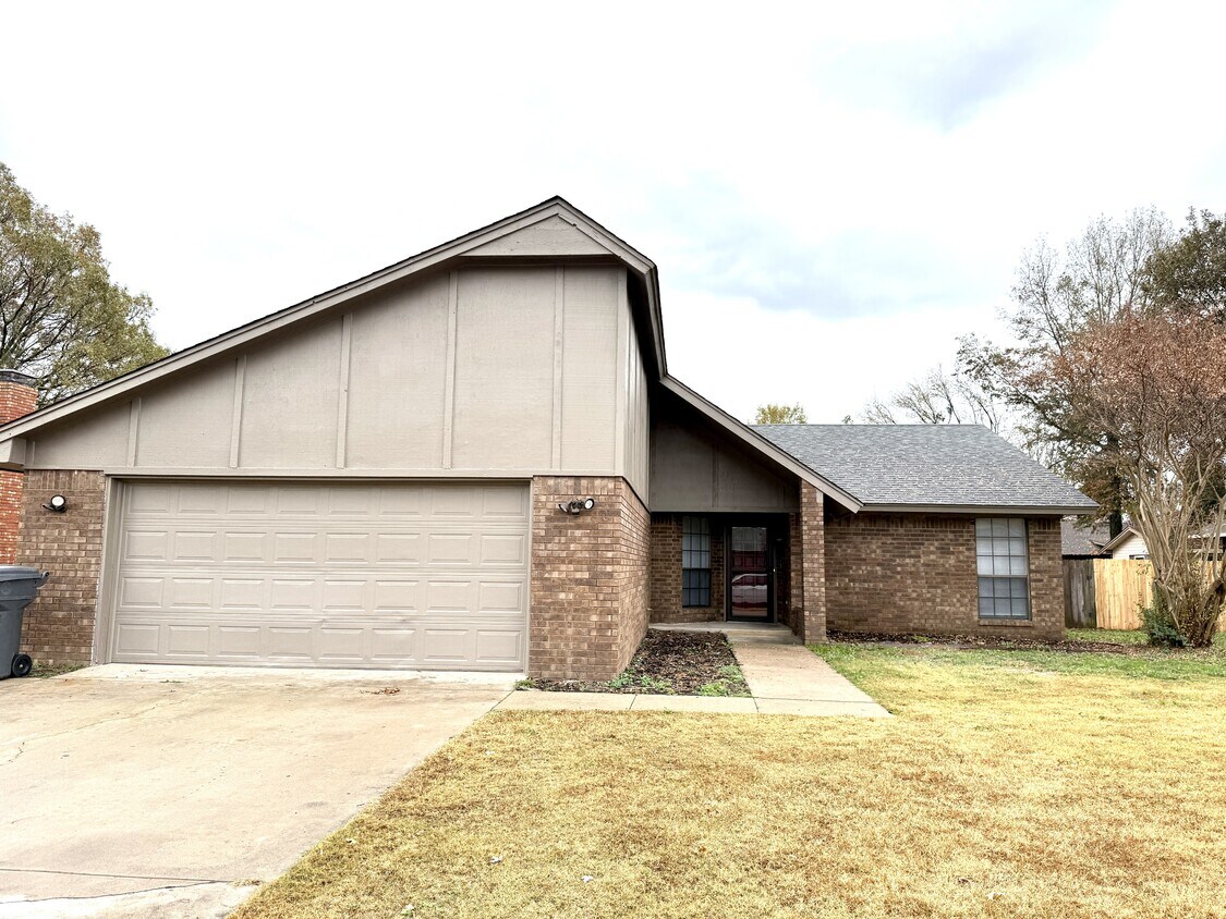 Foto principal - 3128 Cardinal Dr