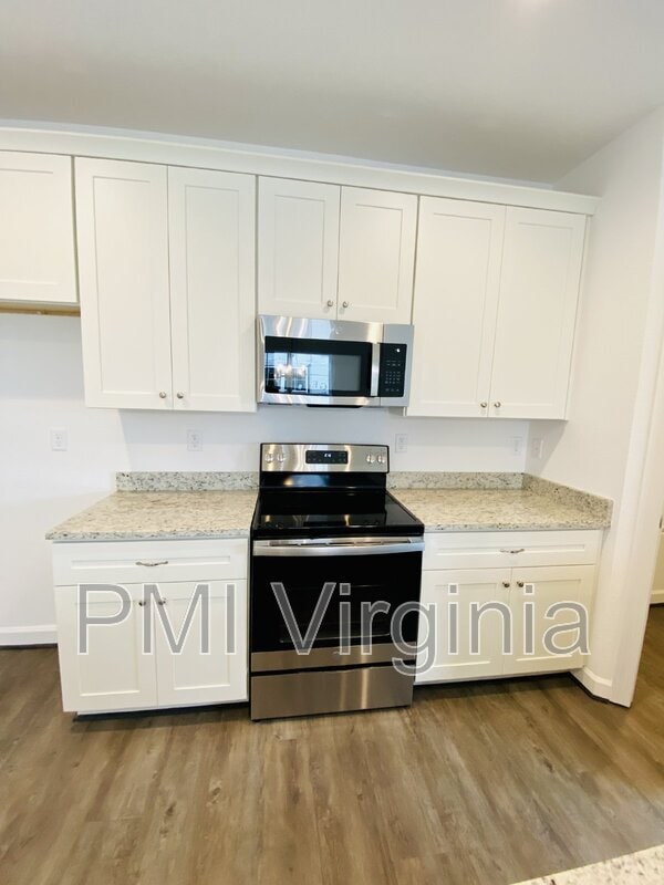 Building Photo - 2422 Fieldsway Dr