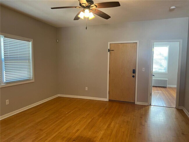 Foto del edificio - 869 Geranium Ave E