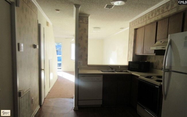 Building Photo - 9 Canterbury Ct