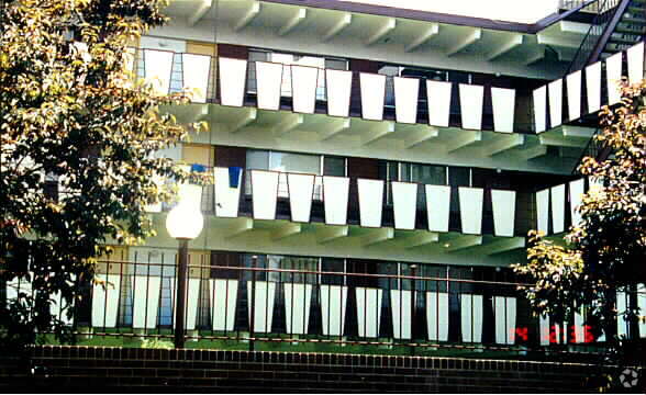 Foto del edificio - Canterbury Apartments