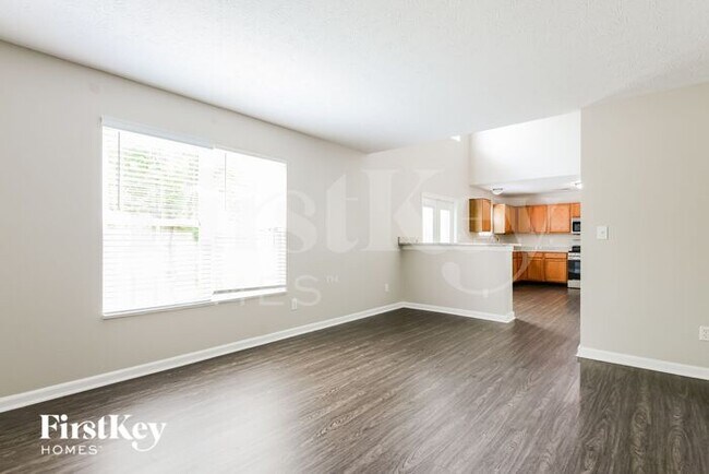 Building Photo - 7025 Village Oaks Dr