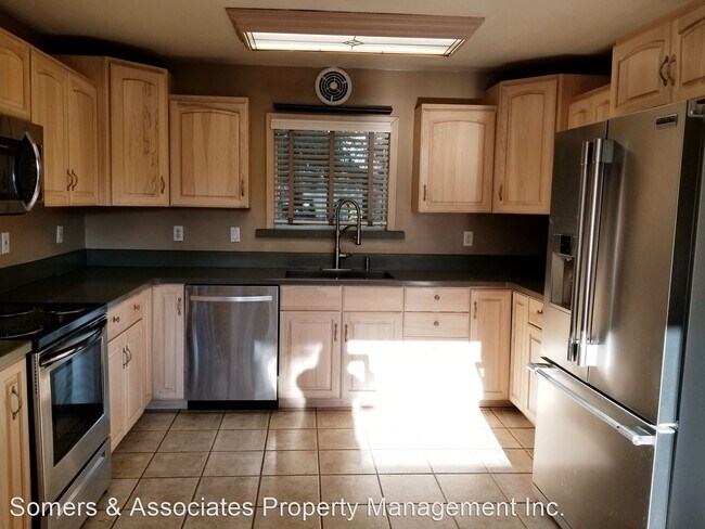 Foto del edificio - 5 br, 3 bath House - 13 Antoinette Ave