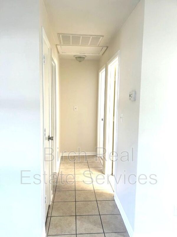 Building Photo - 2261 Curlew Ave