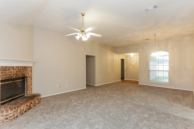 Building Photo - 7501 Fossil Garden Dr