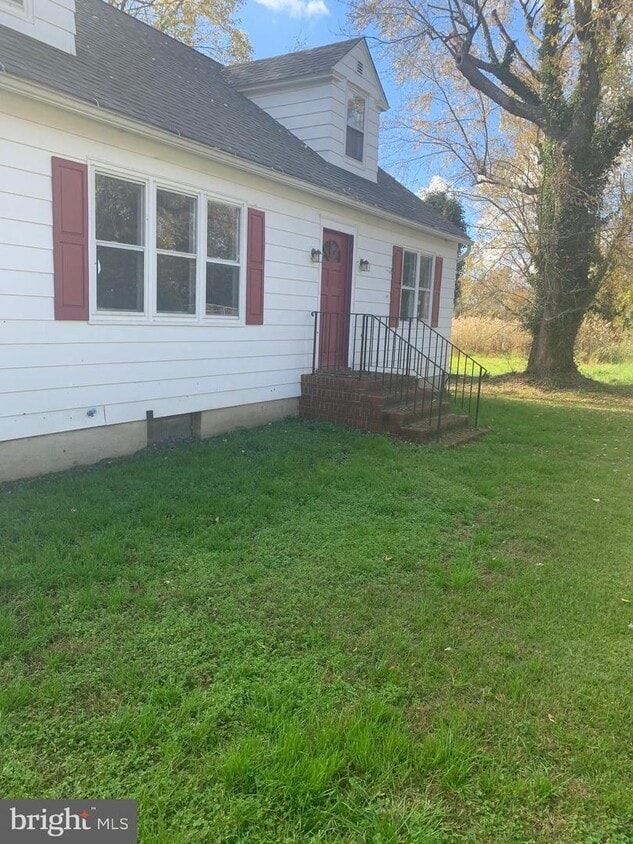 40 Oak St, Salem, NJ 08079 House for Rent in Salem, NJ