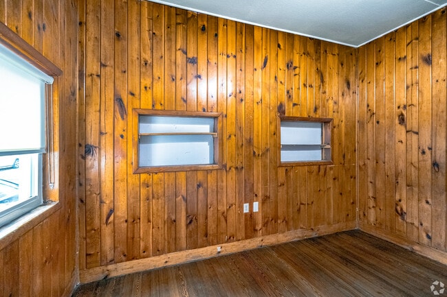 Building Photo - 62 Linden Ave