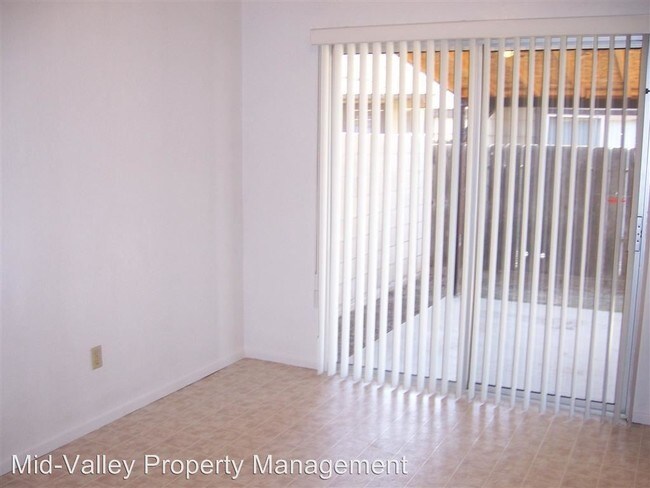 Building Photo - 511 N Quince Ave