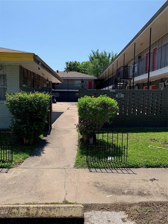 Primary Photo - 6204 Shadyview St