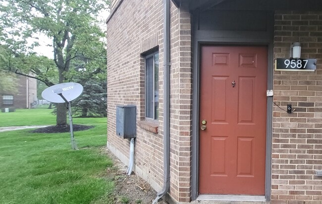 Entrance - 9587 Snowy Spruce Ct