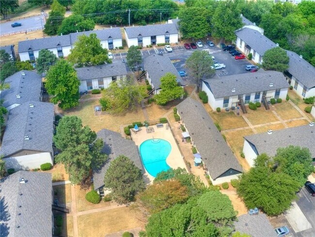 Vista aérea - 1713 E Lindsey St