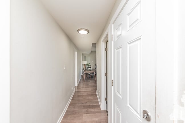 Building Photo - 2923 N Avers Ave