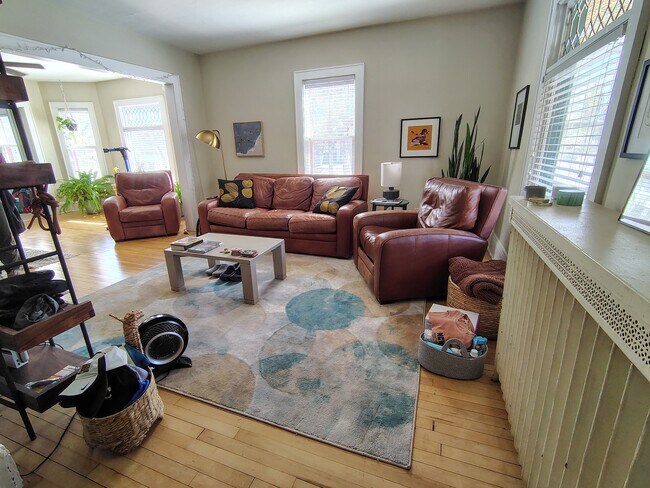 Sala de estar - 2847 31st Avenue South
