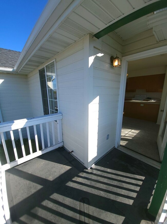 Building Photo - PRICE REDUCED ...Cozy upper level 3BD 2BA