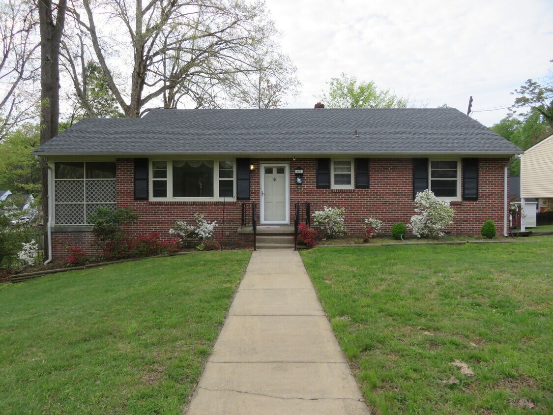 Primary Photo - Colonial Heights