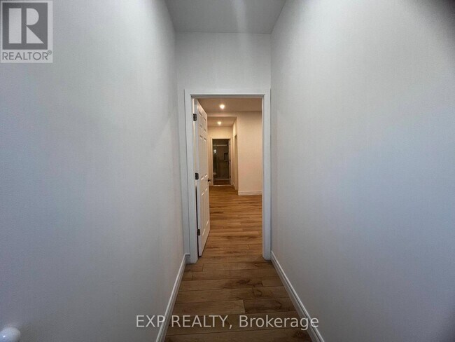 Building Photo - 804A St Clair Ave W