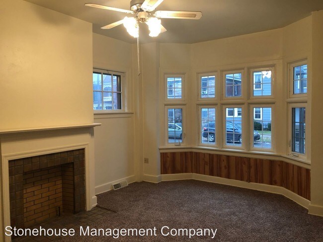 Foto del edificio - 358-360 W 7th St
