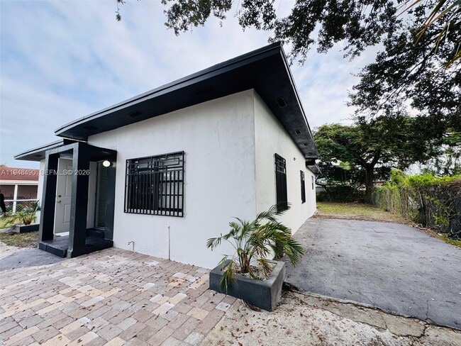 Building Photo - 1210 Fisherman St