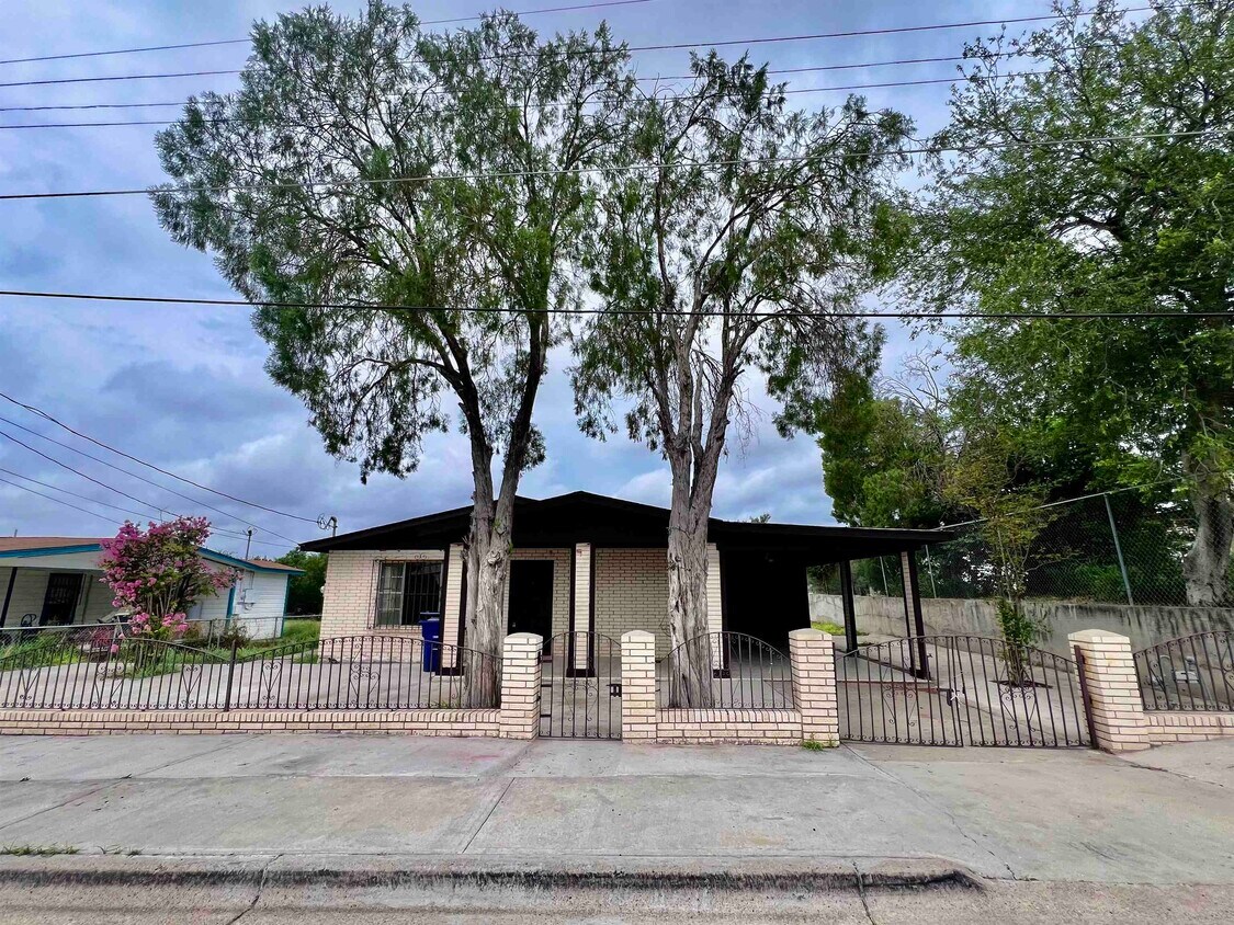 Foto principal - 110 N Malinche Ave