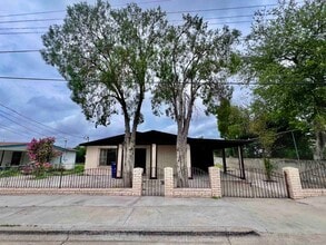 Building Photo - 110 N Malinche Ave