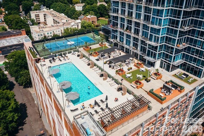 Foto del edificio - 215 N Pine St