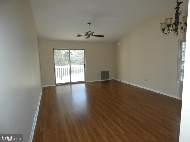 Building Photo - 38 Pinewood Dr