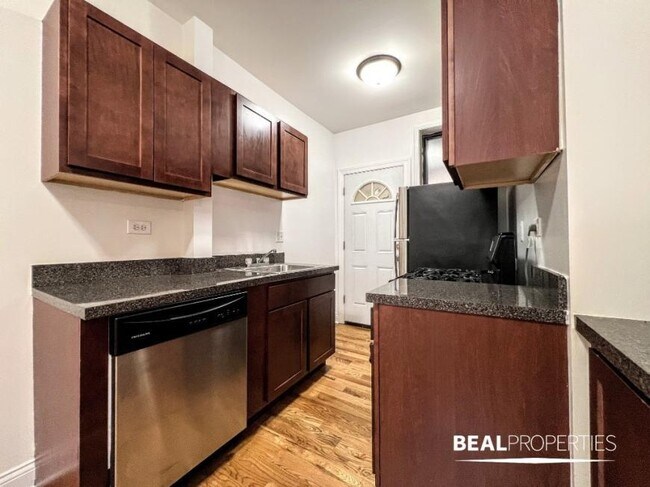 Building Photo - 1 bedroom in CHICAGO IL 60613