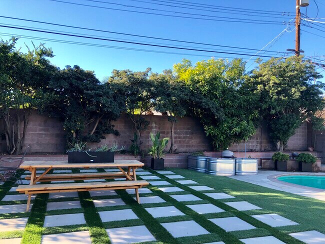 Foto del edificio - 9333 Swinton Ave