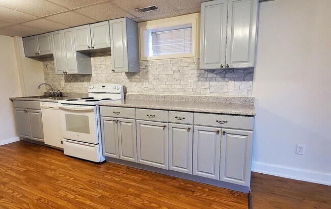 Foto del edificio - 1349 Beach Dr Apt. 1