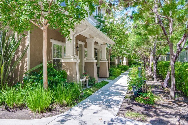 Foto del edificio - $4060 3 bedroom 2.5 bath Townhome-Unit occ...