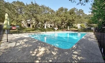 Building Photo - 5332 Balcones Dr