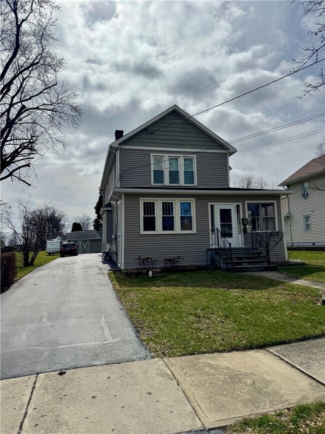 Building Photo - 211 Roe Ave