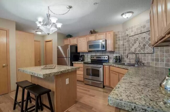Kitchen - 17560 69th Plz N