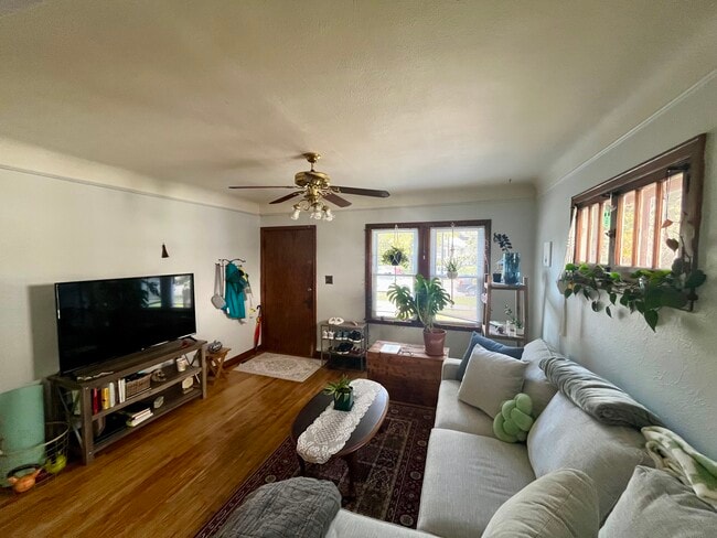 Foto del edificio - 4321 Minnehaha Ave