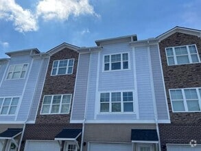 Building Photo - 2015 Ocean Dr NW