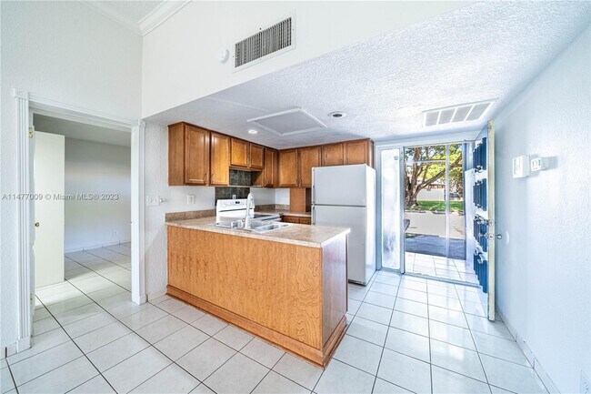 Foto del edificio - 8103 SW 22nd Ct
