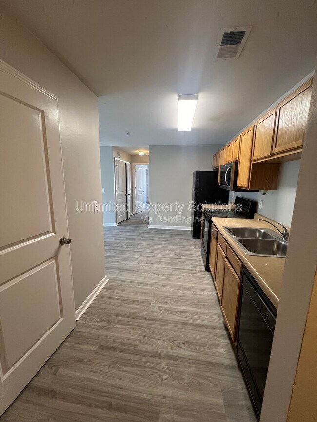 Building Photo - 370 S Kerr Ave