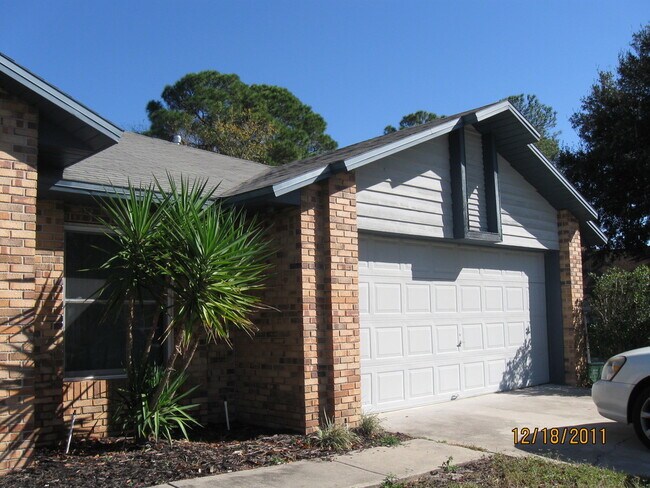 Building Photo - 1371 Melshire Ave