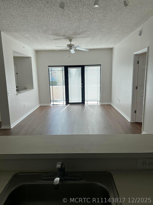 Building Photo - 2802 Sarento Pl