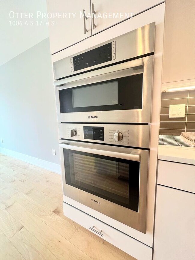 Building Photo - 3BR/3BA 2018 Construction Gated Back Patio...