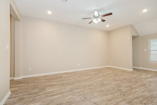 Building Photo - 5908 Bianca Dr