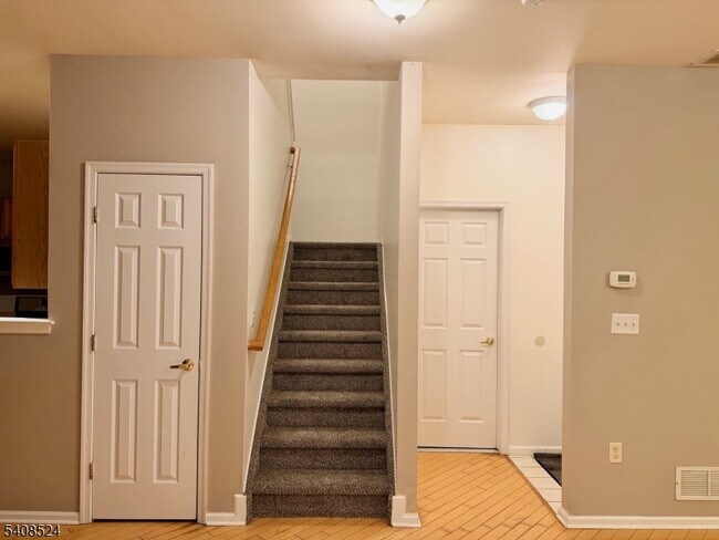 Foto del edificio - 43 Windsor Dr