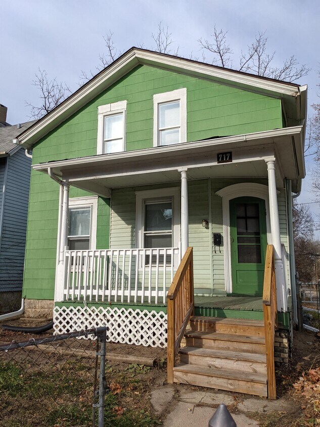 717 Locust St, Rockford, IL 61101 House Rental in Rockford, IL