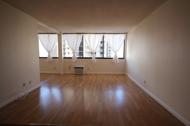 Foto del edificio - Kukui Plaza - Ewa Tower -1 Bedroom, 1 Bathroom, 1 Parking !