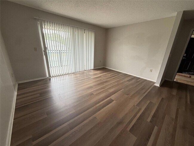 Foto del edificio - 3705 SW 27th St