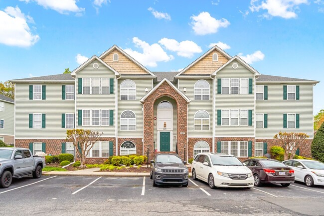 Building Photo - Cozy Condo in Burlington!