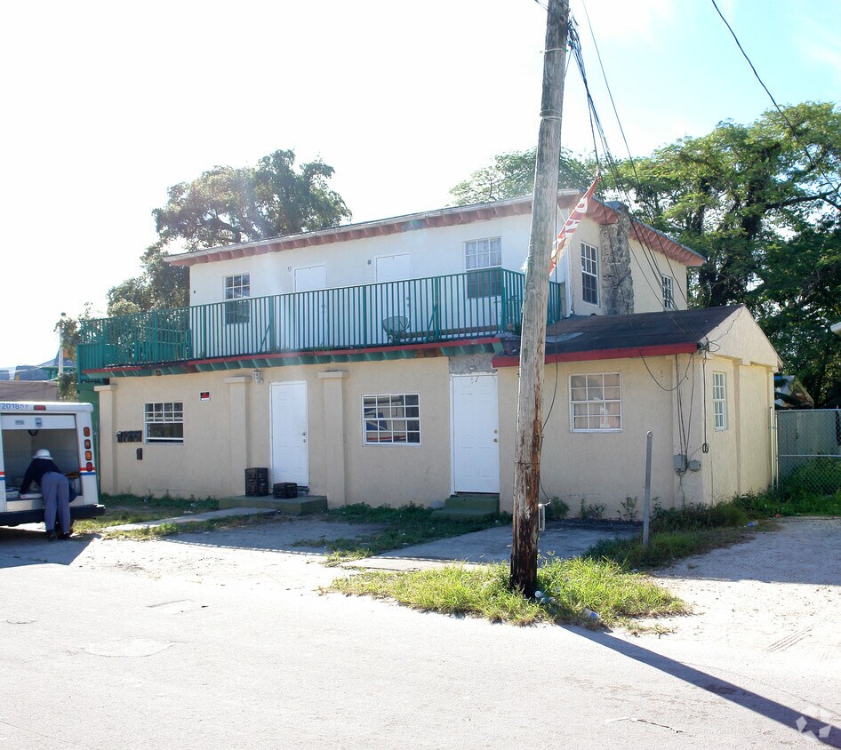 Building Photo - 176 NE 60th St
