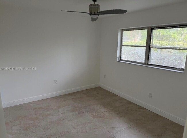 Building Photo - 4631 SW 33rd Ave