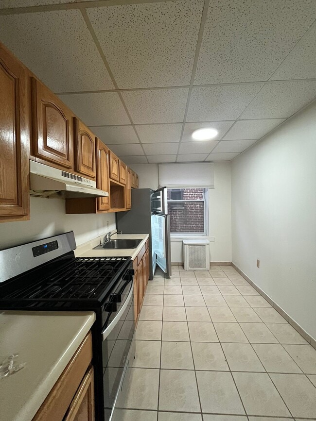 Building Photo - 179 W 48th St